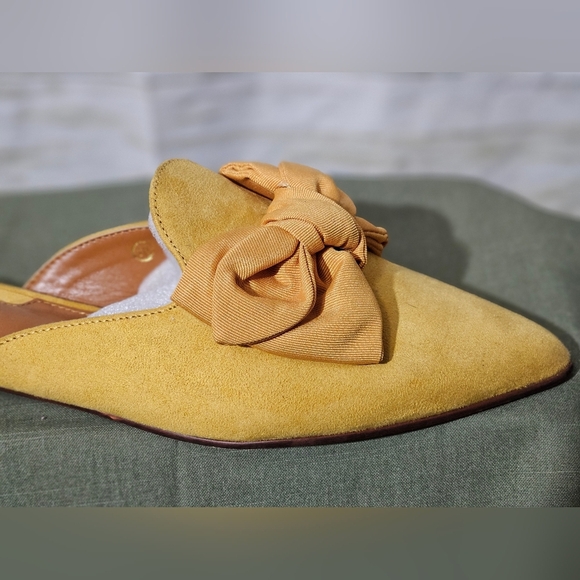 Elegant Yellow Mules with Bow Detail - Picture 9 of 13